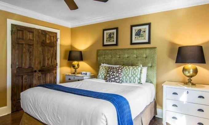 Lackey Apartment | Three-Bedroom Presidential Suite
