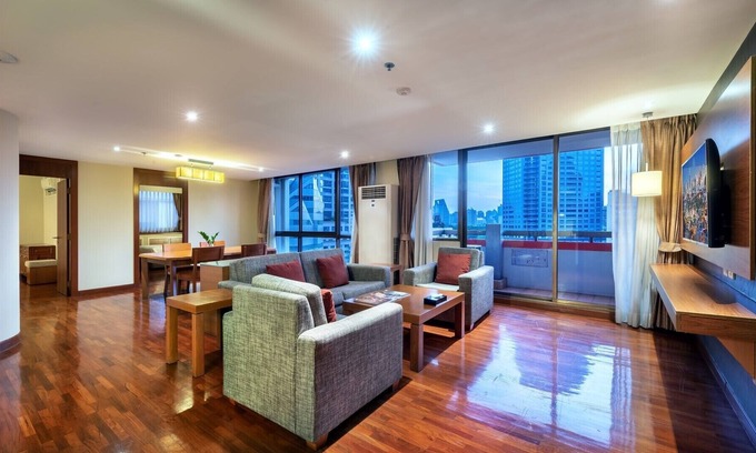Lumphini Apartment | Three Bedroom Residence