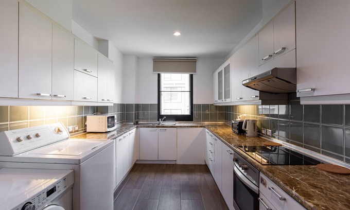 Chidlom Apartment | Three-Bedroom Suite 2 (225 Sqm.)
