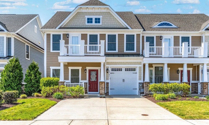 Sun Ridge House | Three Bedroom Townhome in Amenity Filled Bayside