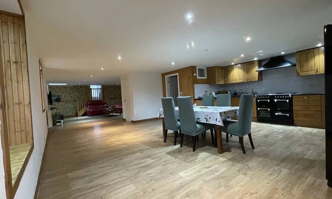 Insch Apartment | Three bedrooms Apartment sleep up to 9 people insch Aberdeenshire uk