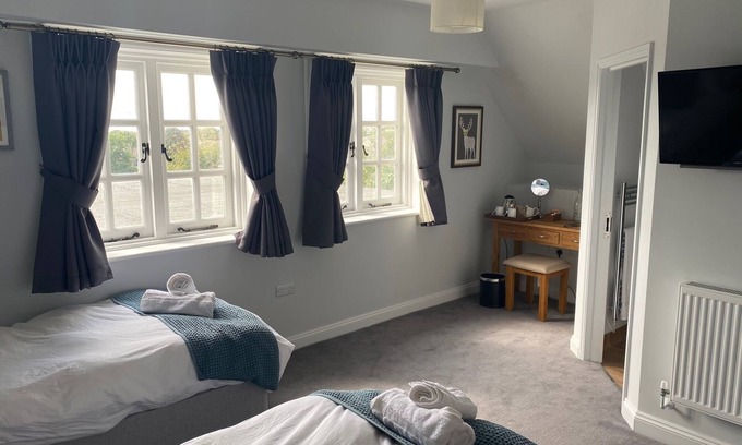 Newport Bed & Breakfast | Three Bishops Inn