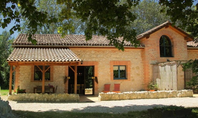 Vigueron Cottage | Three gîtes set in a large estate, around a swimming pool heated to 27°.