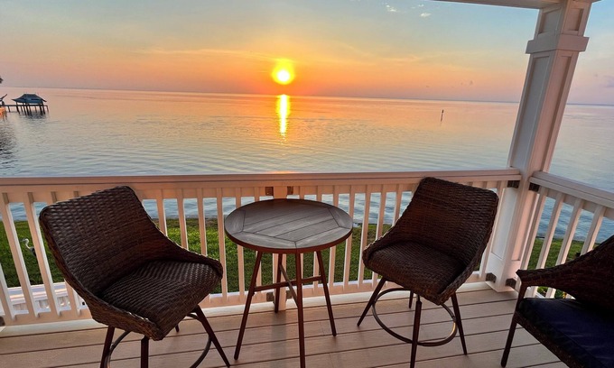 Coquina Key Condo | Three Little Birds Nest. Island smart-home, luxury finishings and bedding,