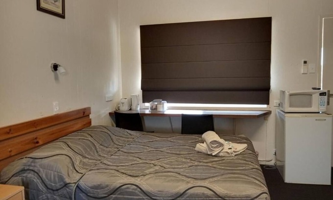 Monto Hotel | THREE MOON MOTEL