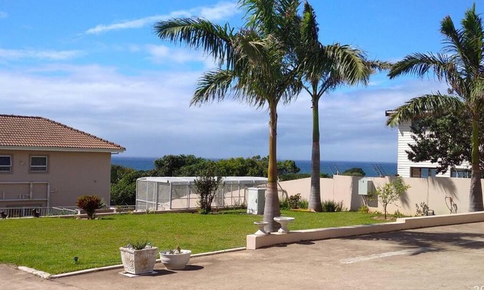 Elysium House | Three on Freefall