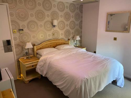 Burton on Trent Hotel | Three Queens Hotel