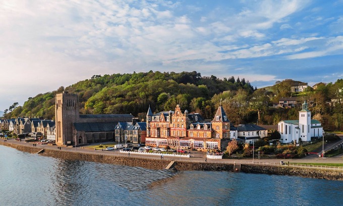 Oban House | Three Rooms Ideal for Family Stay | Prime Location & Overlooking Oban Bay