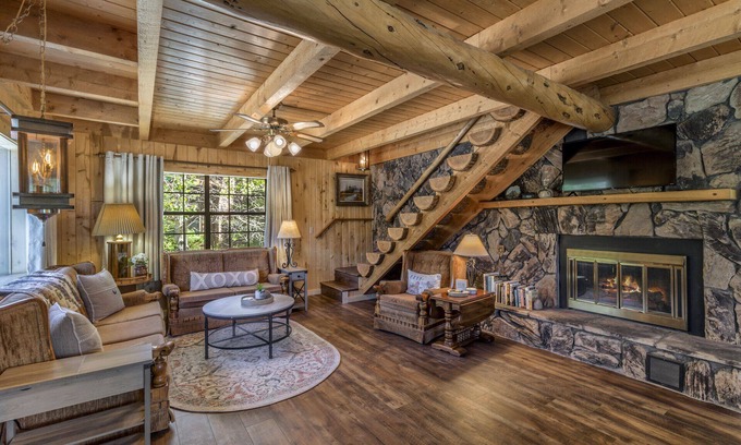 Creede House | Three-Story Home -1/8 of a mile of Fishing the Rio Grande River
