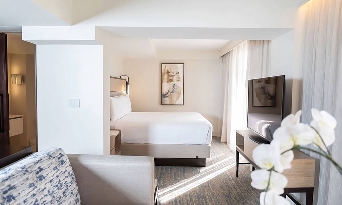 Isla Verde Hotel | Three Stunning Suite w/City View | Enjoy Scenic Stroll at the Beach