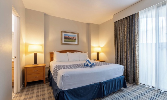 Baristo Hotel | Three-Suite Desert Getaway! Kitchen, Pools & Tennis Court! Free Parking!