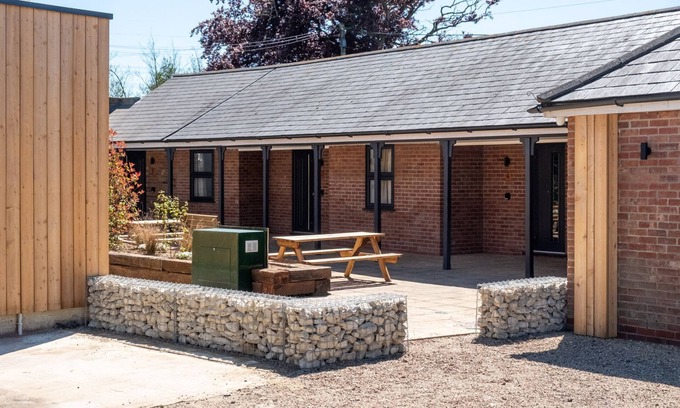 Pettistree Cottage | Three Tuns Apartments - Weeping Willow - sleeps 2 guests in 1 bedroom