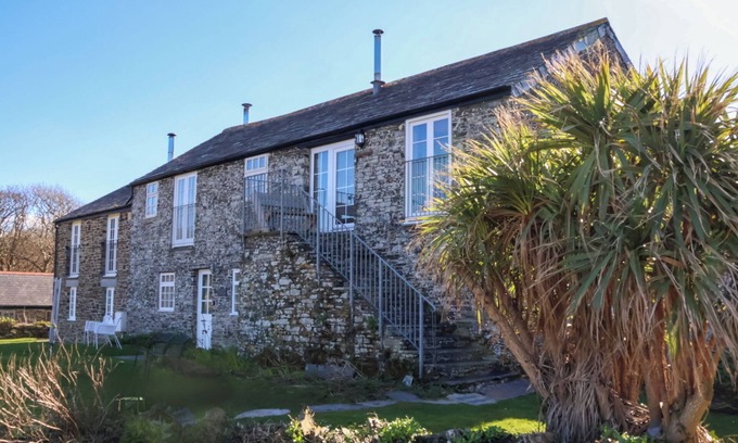 Tintagel Cottage | THRESHINGS COTTAGE, pet friendly, with a garden in Tintagel