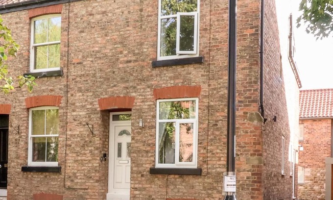 Ripon House | Through the Looking Glass