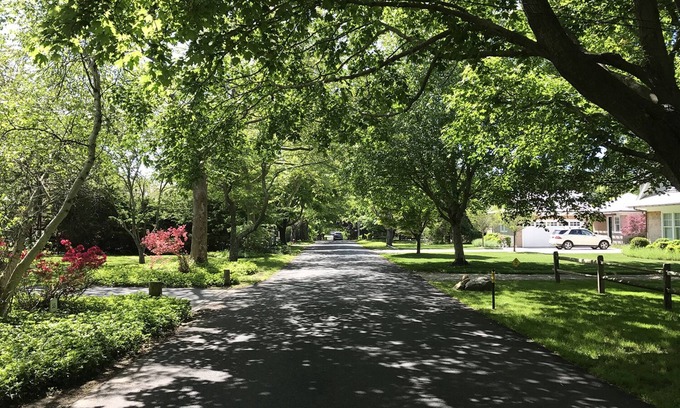 Amagansett Lanes House | Throwback Amagansett cottage five minutes from beach. Kid and pet-friendly!