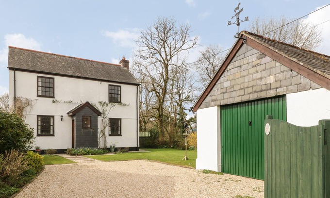 Lifton Cottage | THRUSHEL COTTAGE, pet friendly, with open fire in Lifton