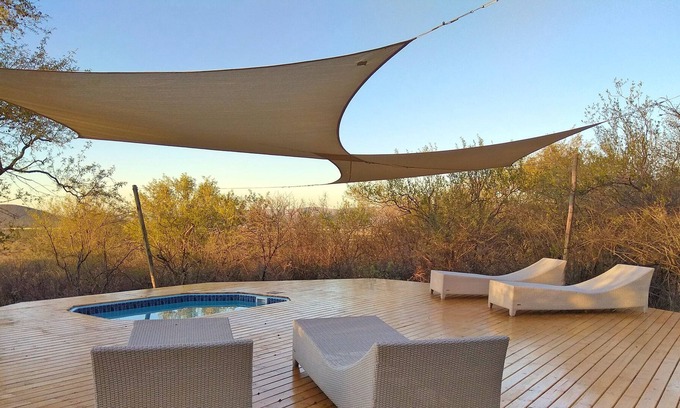 Greater Johannesburg Metropolitan Area Hotel | Thulani Game Lodge & Eco Estate