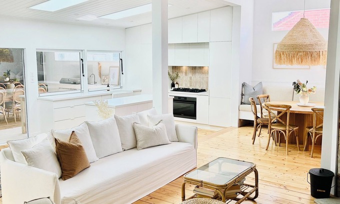 North Bendigo House | Thunder St Cottage. Light Bright Home