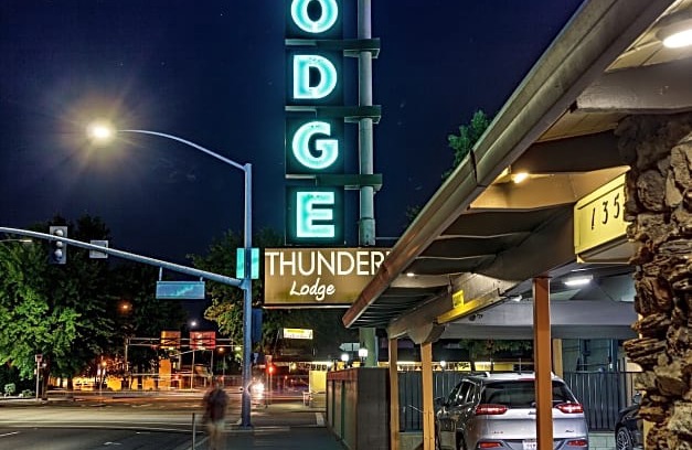 Downtown Hotel | Thunderbird Lodge