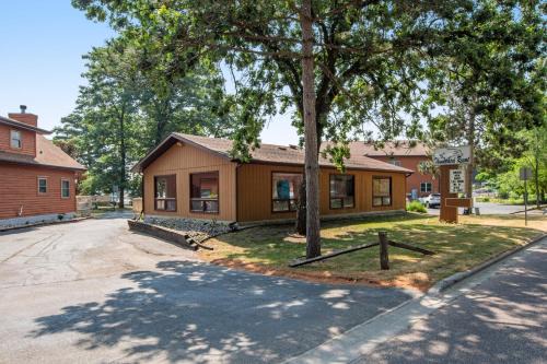 Lake Delton Apartment | Thunderbird Resort Condo