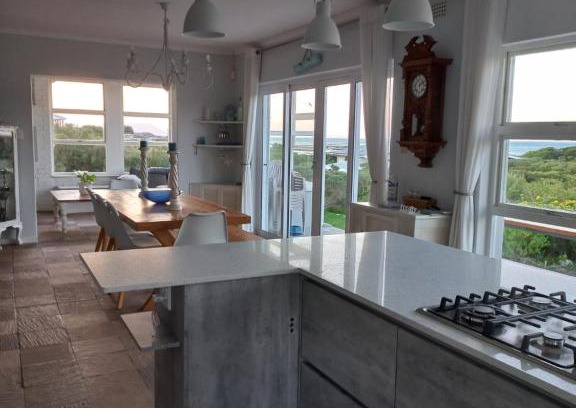 Betty's Bay House | Thundering waves