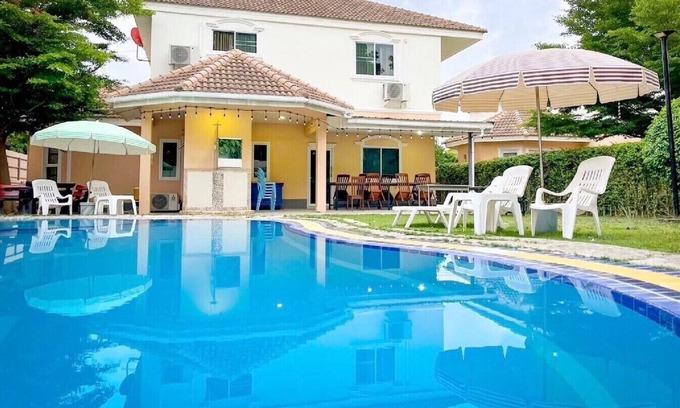 Central Pattaya Villa | Thyme Pool Villa - 7 bedroom, Central City, Spacious