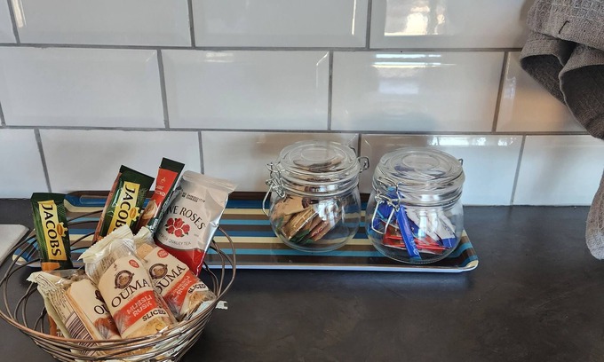 Mountainside Cottage | Thys' Place, a Gateway to Coastal Bliss in Gordon's Bay! Digital Nomad paradise!