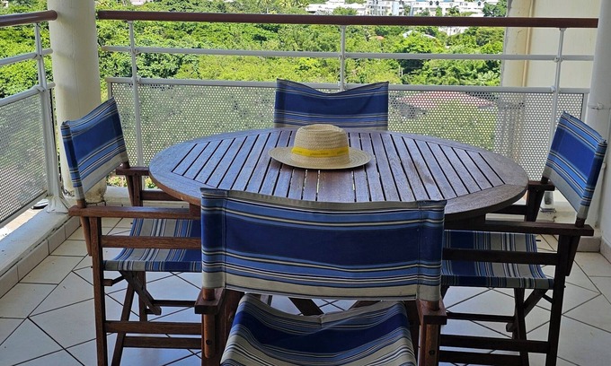 Quartier Desert Apartment | Ti-Gomyé- apartment with sea view - near beaches and village