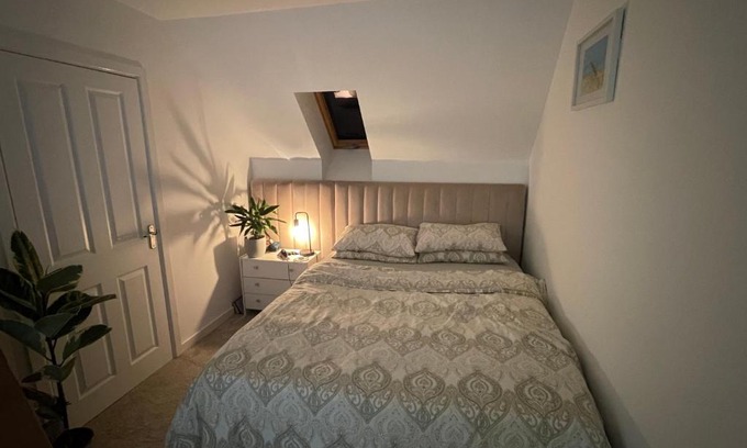Old St Mellons House | Ti Place