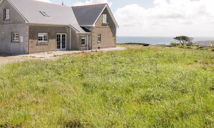 Wild Atlantic Way Cottage | TÍ TOM NÁRTA, family friendly in Lettermore, County Galway