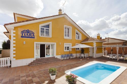 Nava de la Asuncion House | Tiara Vacaciones