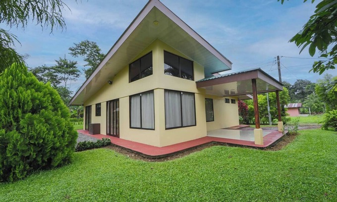 La Fortuna House | Tico Paradise with Modern Touch
