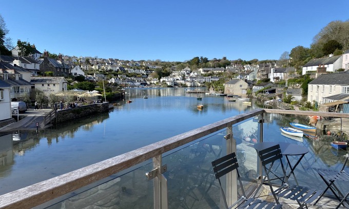 Noss Mayo House | TIDAL WATERS, pet friendly, country holiday cottage in Noss Mayo