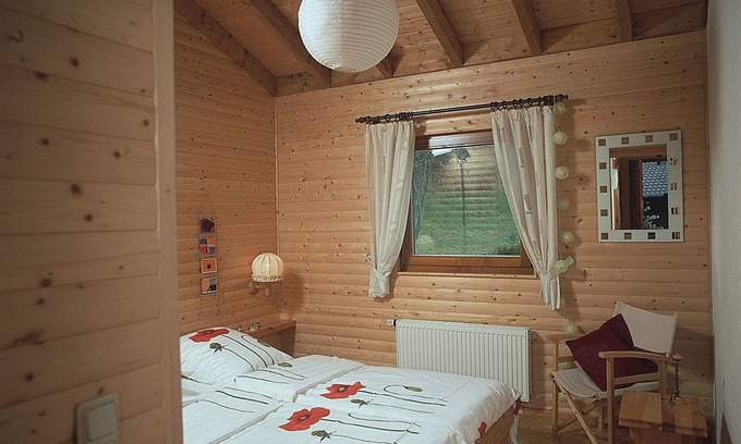 Schoenecken Apartment | Tidy furnished apartment, located in a wooded area
