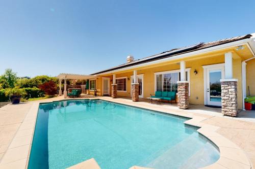 Fallbrook House | Tierra De La Maracuyá