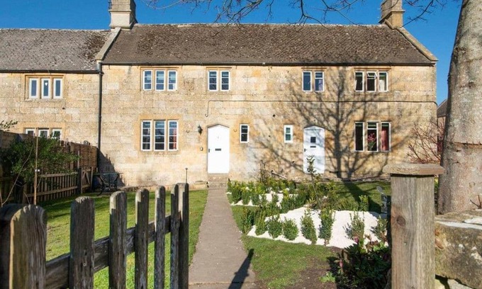 Cheltenham House | Tiesel & Truffles Cottages