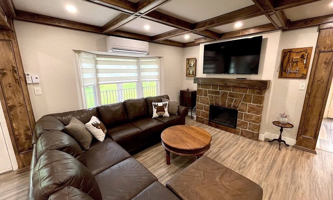 Washago Cottage | "Tiffany" Cottage w/Hot Tub & Barrel Sauna