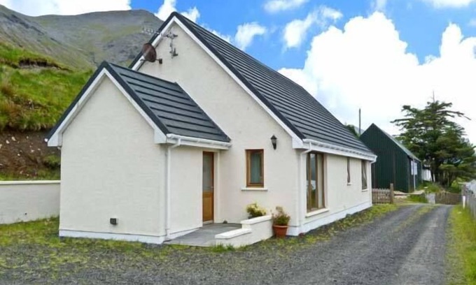 Sconser Cottage | TIGH NA CREAG, family friendly, country holiday cottage in Portree