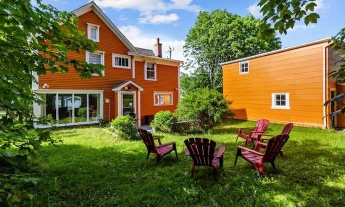 Carbonear House | Tigh-Na-Mara: 4BR Historic Seaside Charm Awaits!