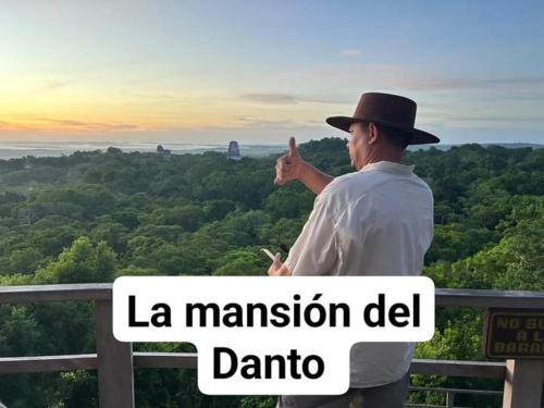 Peten Other | Tikal glampimg la mansión del danto
