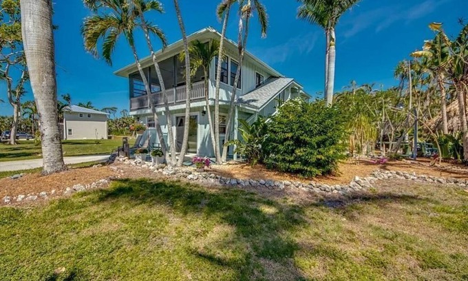 Alden Pines House | Tiki Garden Paradise Charming 4-bedroom Bokeelia House in the Sky on Island Time