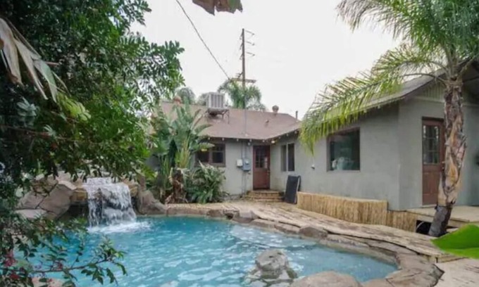South Redlands House | Tiki jungle