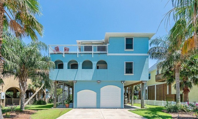 Terramar Beach House | Tiki Oasis: Bay Views/Boat Slip/Kayaks! Sleeps 17
