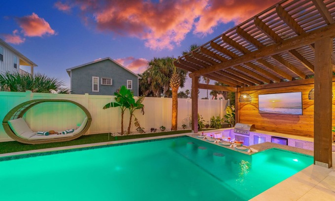 St. Augustine Beach House | Tiki on 12 Rooftop | Ocean | Pool | HotTub | Elevator