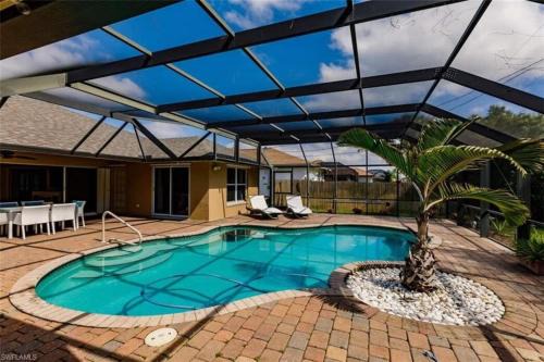 Bonita Springs House | Tiki Paradise House & pool - 10 min to Beach!