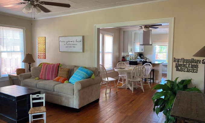 Brunswick Cottage | Tillman Cottage, Charming 3-bedroom cottage in Brunswick, accepting pets