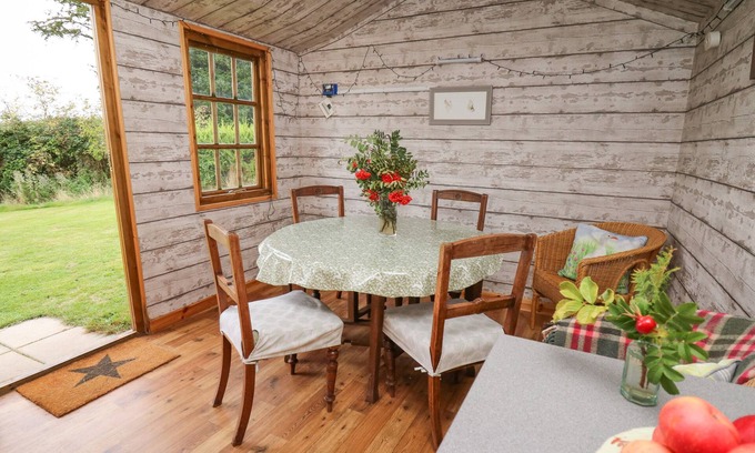Llanfihangel Tal-y-llyn Cottage | Tilly Gypsy-style Caravan Hut