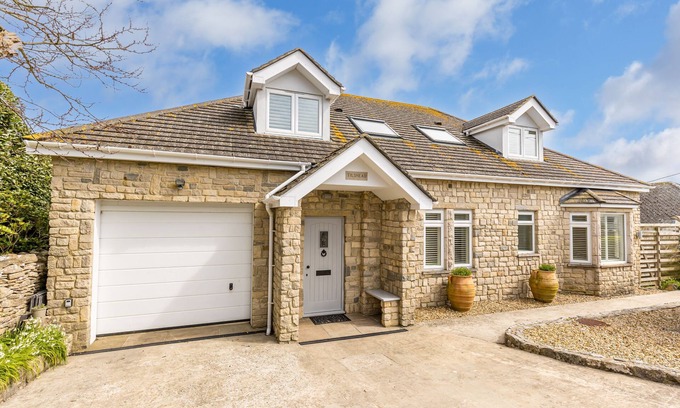 Langton Matravers Cottage | Tilshead - beautifully appointed home for the extended family