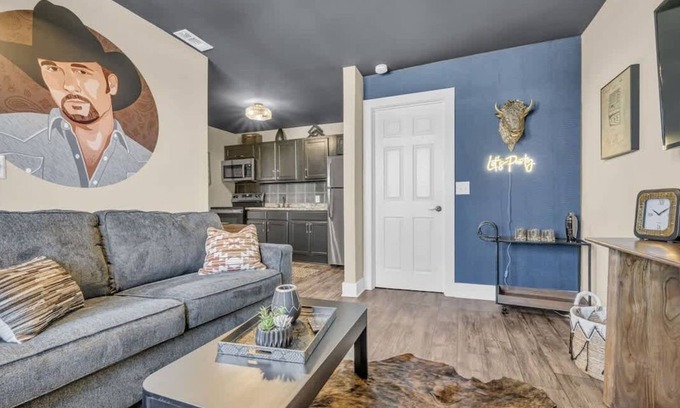 Hope Gardens Apartment | Tim McGraw Themed Apartment!