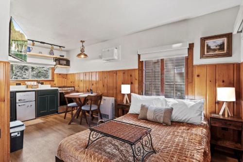 Colorado Springs House | Timber Lodge #11